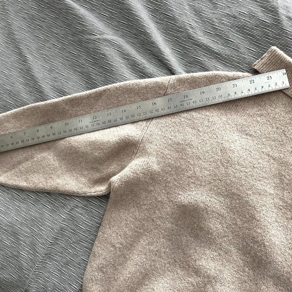 Wool sweater - Picture 8 of 8